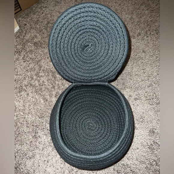 NWT Blue Rope Plant Holder with Lid - Picture 1 of 4